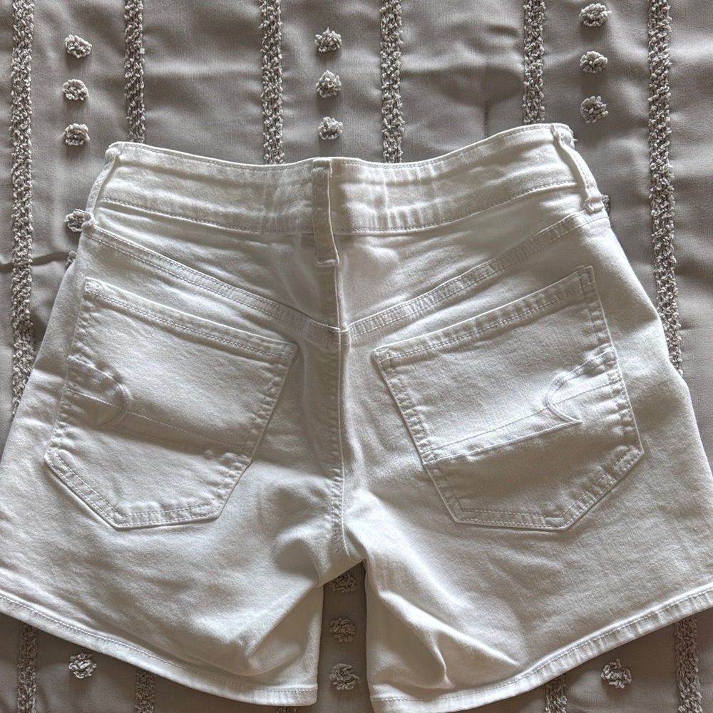 American Eagle Outfitters White Jean Shorts with Frayed Hems - Picture 2 of 4